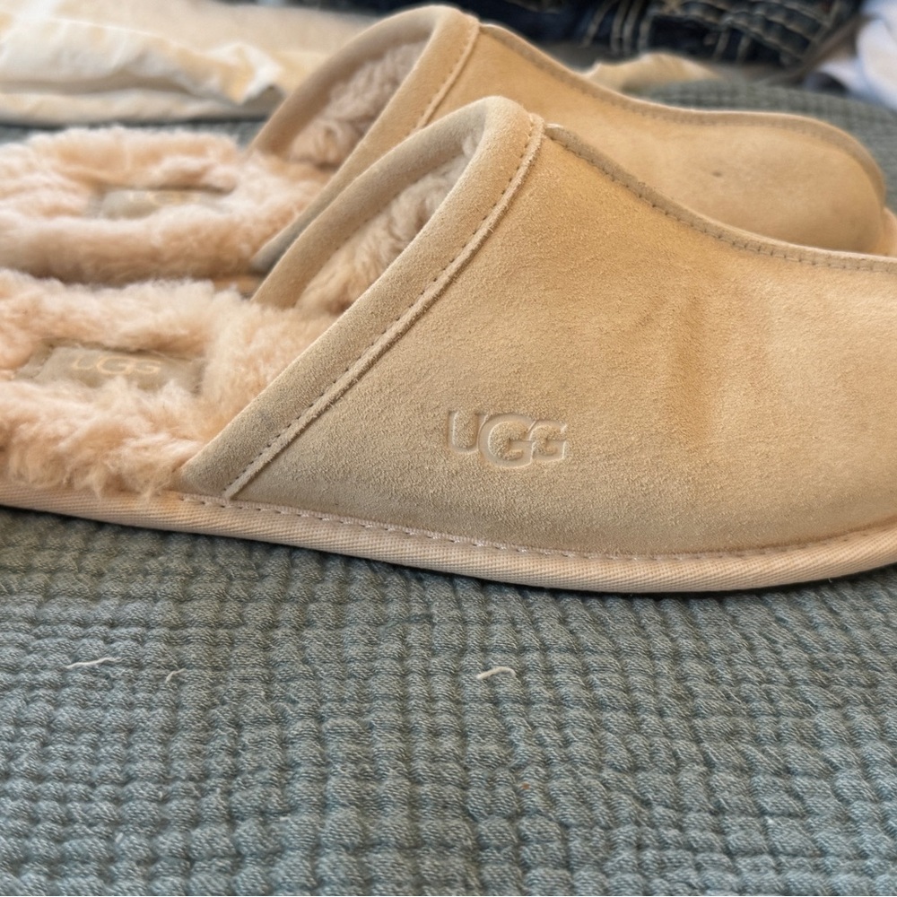 NWT- UGG Cream Scuff Slippers-Sheepskin Lined Footwear